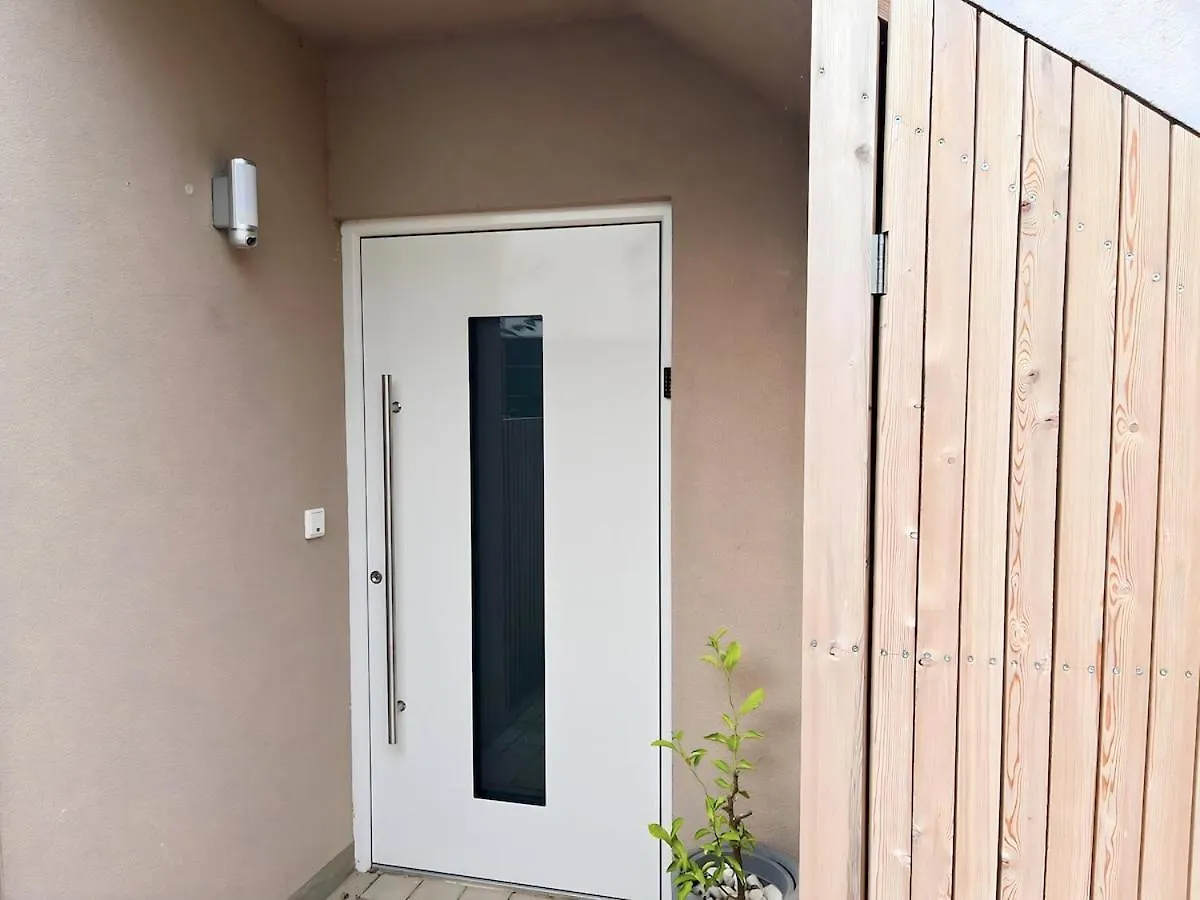 Wohnung Mit Privatgarten & Salzwasserpool Vienna Austria