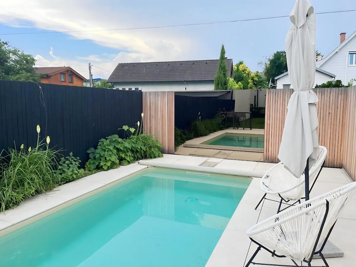 Wohnung Mit Privatgarten & Salzwasserpool Vienna