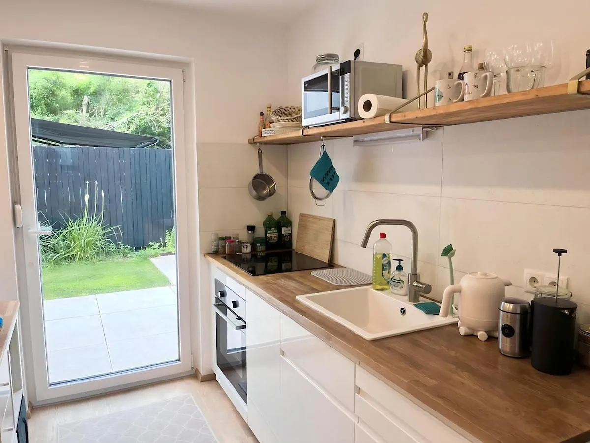 Apartment Wohnung Mit Privatgarten & Salzwasserpool Vienna Austria
